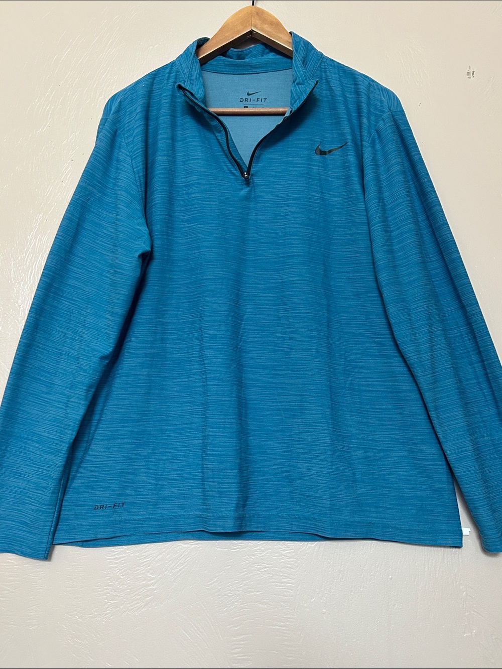 Nike Dri-Fit Performance Men’s Teal Blue Quarter-Zip Pullover. Size Large.